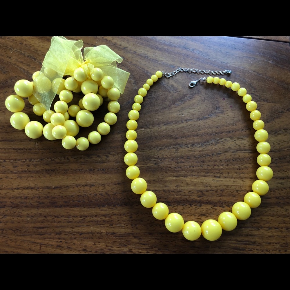 Summertime yellow necklace and bracelet
